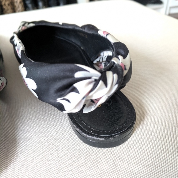 BALENCIAGA Black Daisy Floral Pointed Knife Mules - Picture 6 of 8